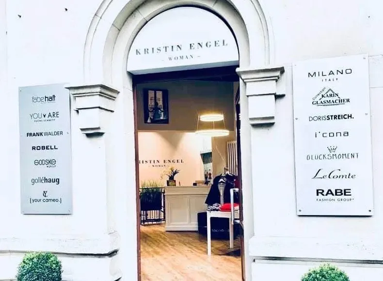 Kristin Engel - Woman Bannerbild